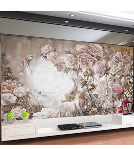Papier peint floral vintage avec carpes koï et libellule dans un salon moderne