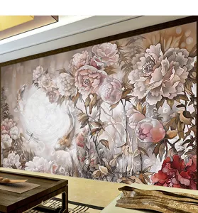 Papier peint panoramique vintage avec pivoines roses, carpes koï et motif de libellule dorée chic.