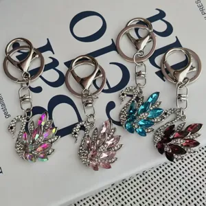Fashion Rhinestone Swan Keychain Alloy Crystal Bag Pendant Car Key Chain For Women Handbag Decor Fashion Jewelry Gift