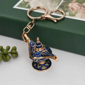 Porte-clés lampe magique vintage, breloque de sac en métal bleu et or vue de détail