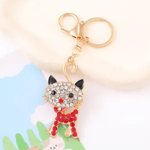 Portachiavi gatto con strass primo piano, ciondolo gatto carino in cristallo scintillante per borsa.