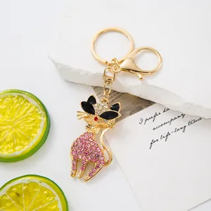 Vista detallada llavero gato strass cristal, accesorio anillo llave animal metal bonito.