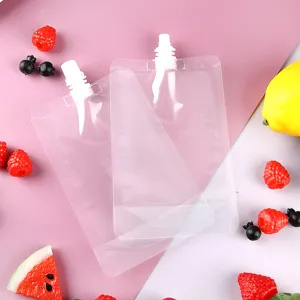 Transparenter Kunststoffbeutel mit Ausgießer für Saft- und Getränkeverpackungen Detail