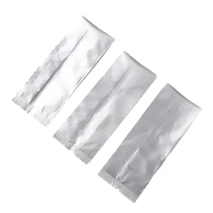 Drei silberne Faltenbeutel aus reinem Aluminium für Vakuum-Lebensmittelverpackungen