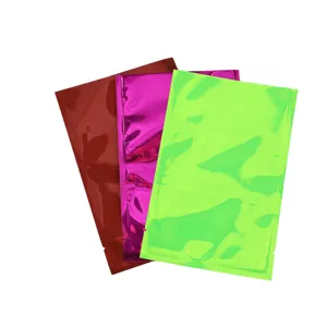 Drei bunte metallische Aluminiumfolien-Flachbeutel für Lebensmittel- und Kosmetikverpackungen