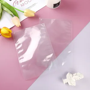 Nahaufnahme von klaren PE-Nylon-Vakuum-Lebensmittelbeuteln mit hoher Transparenz und Glanz.