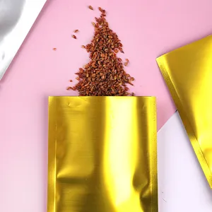 Detailansicht eines goldenen Aluminiumfolien-Flachbeutels für Lebensmittelverpackungen