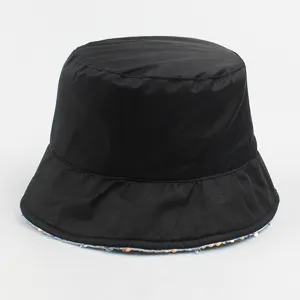 Chapeau bob noir élégant pour femmes avec des paillettes tendance pour le streetwear.