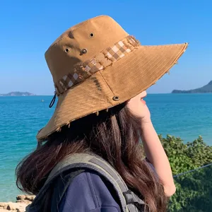 Chapeau de seau de randonnée pour femmes avec bande à carreaux, idéal pour le soleil d'été.
