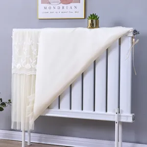 Beige spitzen heizkörper abdeckung staubschutz mit eleganten blumen stickerei bändern.