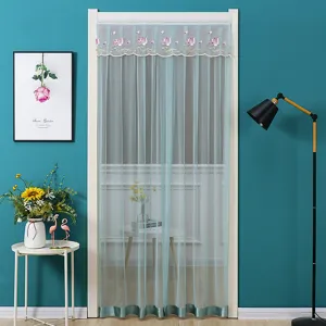 Spitzen Mueckenschutz Tuer Vorhang mit exquisiter Blumenstickerei und praktischem Klettverschluss.