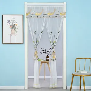 Cortina de puerta de encaje blanco con bordado de peces dorados, mosquitera elegante.