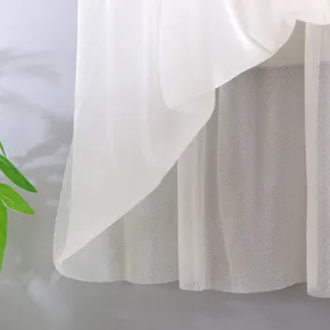 Λεπτομέρεια υφάσματος κουρτίνας μετρητή λευκού πλέγματος, απαλή υφή διπλής στρώσης.