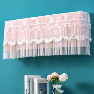 Dettaglio copertura per climatizzatore in pizzo rosa, raffinato design di protezione antipolvere.