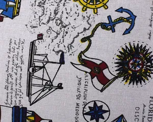 Detalle de tela con patrón de mapa náutico vintage para funda de portátil de 14 pulgadas.