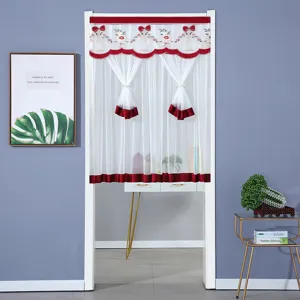 Cortina de puerta blanca transparente con ribete de terciopelo rojo y bordado para el hogar.
