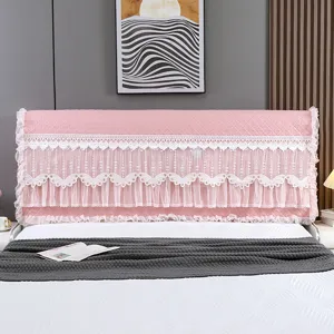 Fundas de cabecero de cama acolchada rosa con encaje elegante y detalles de mariposa para dormitorio.