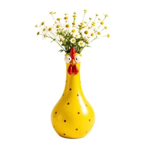 Niedliche gelbe Hühner-Harzvase mit großen Augen und weißen Gänseblümchen für die Gartendekoration