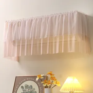Vue détaillée de la housse anti-poussière de climatiseur en dentelle rose, élégante.