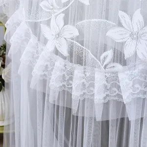 Weisse spitze waschmaschine staubschutzhuelle stoff mit exquisiter blumenstickerei.