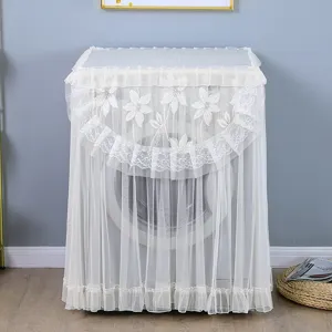 Elegante Spitzen-Waschmaschinen-Staubschutzhülle, weißes Netzgewebe mit Blumenstickerei.