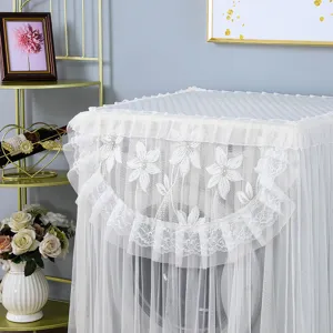 Weisse Waschmaschinenabdeckung Spitzen-Detailansicht, elegante Blumenstickerei, staubdicht.