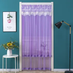 Rideau de porte moustiquaire en tulle violet avec une belle broderie de dentelle.
