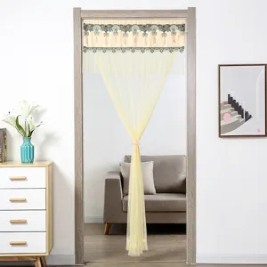 Elegante tenda per porta trasparente con delicato ricamo in pizzo per la camera da letto.