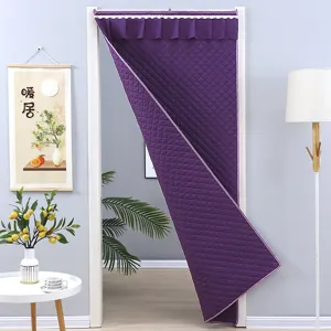 Tenda per porta trapuntata viola con pizzo, ideale per l'isolamento termico durante l'inverno.