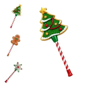 Detaillierte Nahaufnahme des leuchtenden Weihnachtsbaum-Zauberstabs mit festlichen Designs