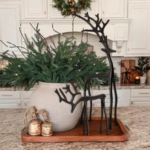 Modernes 2er-Set schwarze Rentier-Statuen aus Metall in gemütlicher Weihnachtsdekoration