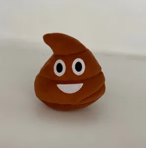 Nahaufnahme eines braunen Kackhaufen-Emoji-Plüschtiers mit hochwertiger Stickerei