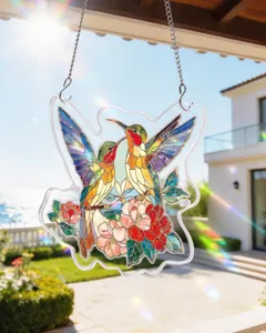 Acryl-Kolibri-Sonnenfänger im Buntglas-Stil mit lebendigen Regenbogen-Lichteffekten.