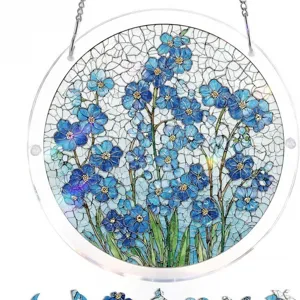 Nahaufnahme eines kreisförmigen Acryl-Sonnenfängers mit blauem Blumenmosaik-Design