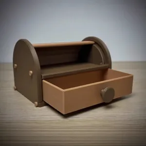 Detailansicht eines 3D-gedruckten Brotkastens mit Rolladen und offener Schublade