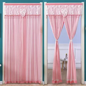 Cortina de puerta de encaje rosa para privacidad de dormitorio, mosquitera sin taladro velcro.