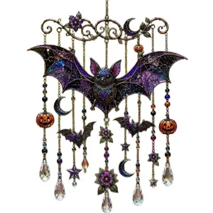 Detailansicht eines Halloween-Sonnenfängers mit lila Fledermaus und Kristallanhängern