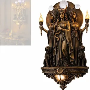 Detailansicht der Hecate-Wandlampe aus Bronze mit Dreifaltige Göttin Skulptur-Design
