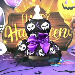 Bellissimo vestito per cani di Halloween con stampa teschio e fiocco in raso viola per feste