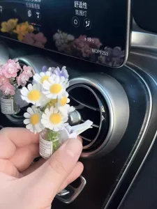 Cute daisy flower car air vent perfume clip miniature glass bottle aromatherapy ornament
