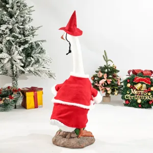 Grande oie blanche decorative vetue d'une tenue de fete de Pere Noel avec bonnet pour deco.