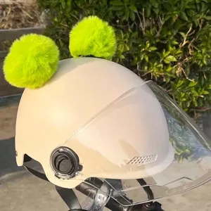 Niedliche flauschige grüne Pompon-Ohren Helmadeko, abnehmbares Motorrad Skihelm Zubehör.