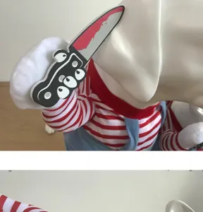 Detail de costume d'Halloween amusant pour animal avec chemise rayée et faux couteau.