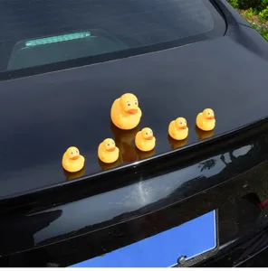 Lustige gelbe Ente Mittelfinger Auto Ornament kreative neuartige Dekorationstück