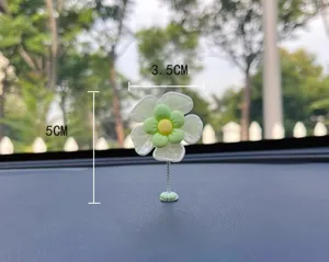 Mignon ornement de fleur tremblante pour tableau de bord auto, decor floral frais.