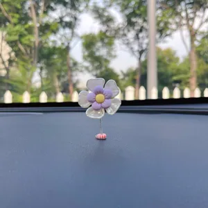 Joli ornement de fleur de tableau de bord de voiture avec ressort, jolie décoration intérieure auto.