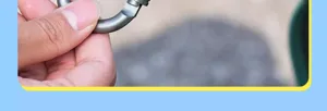 Moschettone in metallo universale per bici elettriche e moto, robusto e durevole.