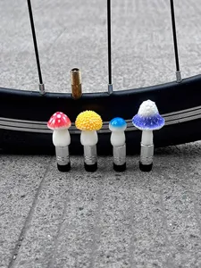 Simpatici cappucci valvola pneumatico bici fungo carino tappi decorativi set da quattro.