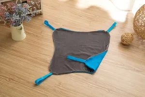 Amaca sospesa bifacciale per gatti e animali domestici con cinghie di fissaggio sicure.