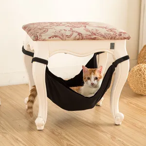 Comoda amaca sospesa per gatti domestici con cinghie in velcro sicure per piccolo sgabello